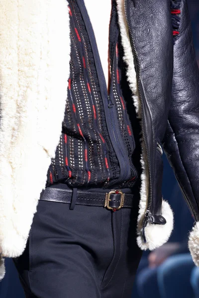 Look 25